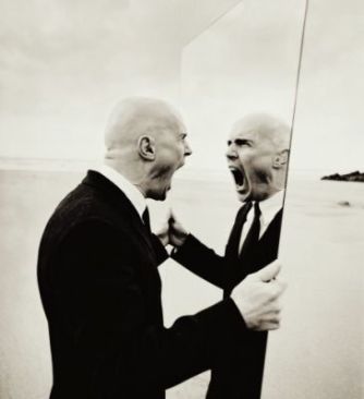 normal_El%20enemigo%20en%20el%20espejo